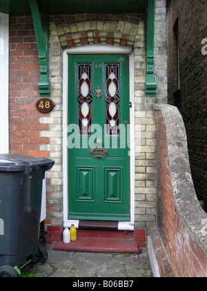 eine Haustür in einem Vorort Straße Canterbury Stockfoto