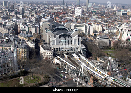 Luftbild nördlich von Charing Cross Station Royal Adelphi Hotel Savoy Ort Victoria Embankment Gardens Wesminster Londoner City Stockfoto