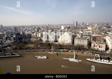 Luftbild Norden westlich von Savoy statt Royal Adelphi Hotel Savoy Hotel Charing Cross Station Victoria Embankment Gardens Fluss Th Stockfoto