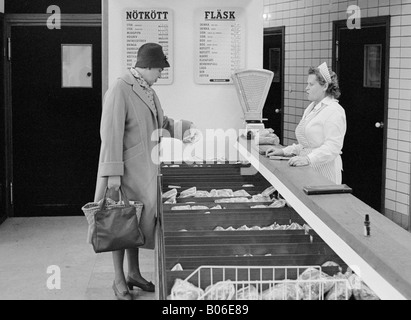 Einkaufen in den sechziger Jahren Stockfoto