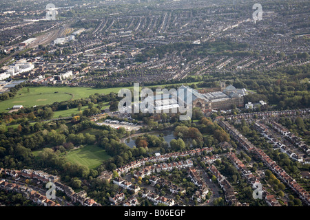 Luftbild südöstlich von Alexandra Palast und Park Lake Reservoir Vorstadt beherbergt Muswell Hill Hornsey London N22 N10 N8 UK Stockfoto