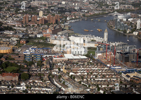 Luftbild Norden östlich von Chelsea Harbour Pier viele Straße Kraftwerk River Thames Battersea erreichen Albert Bridge London SW6 SW1 Stockfoto