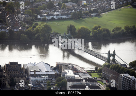 Luftbild Südwesten River Thames Hammersmith Bridge Spielfelder Vorstadt beherbergt Riverside Studios London SW13 W6 UK Stockfoto