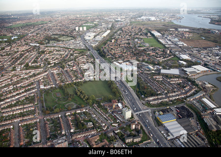 Luftbild südöstlich von Alfred s Weg East Ham Bellen von Pass Greatfields Park suburban beherbergt Creekmouth Fluss Themse London Stockfoto