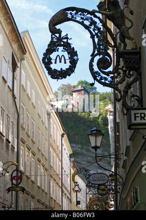 Getreidegasse Straße Salzburg Österreich Stockfoto