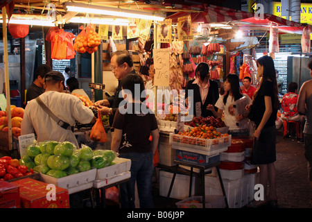 Nachtmarkt am Jalan Petaling in Kuala Lumpur Stockfoto