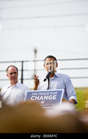 US-Präsident Barack Obama spricht mit einer Menschenmenge in Pennsylvania mit Bob Casey bei den Präsidentschaftswahlen 2008. Stockfoto