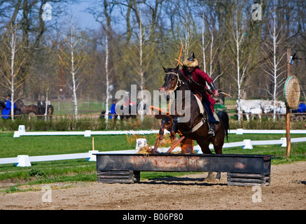 Ein Reitturnier auf den "LAZAR Equestrian Park" zeigt die Fahrkünste der ungarischen Cowboys. Stockfoto