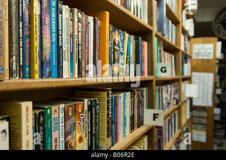 Taschenbuch Science-Fiction-Bücher in einem gebrauchtes Buchladen in Ann Arbor, Michigan USA. Stockfoto