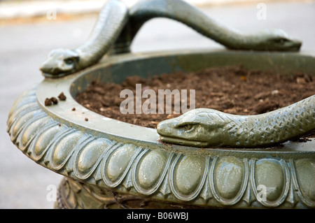 Bronze-Blumentöpfe, Prospect Park, New York City Stockfoto