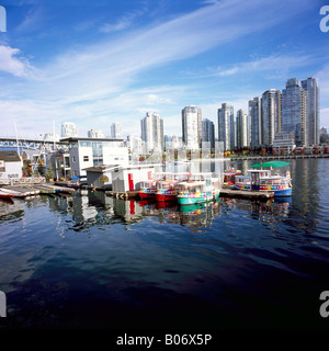 Aquabus Nachbarschaft Fähren, Wassertaxis und schwimmende Häuser im False Creek in der Stadt Vancouver British Columbia Kanada Stockfoto