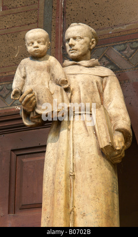 Statue von Saint Anthony L Eglise Saint Germain des Prés älteste Kirche 543 n. Chr. in Paris Frankreich Stockfoto