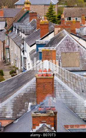 Einzigartigen Blick über die Dächer von Heu auf Wye Powys Wales UK EU von oben der Uhrturm Stockfoto