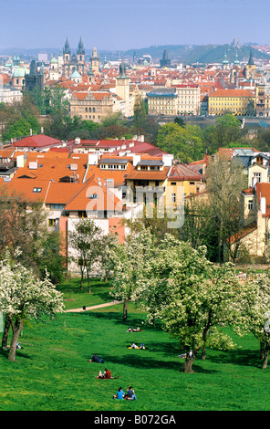 TSCHECHISCHE REPUBLIK-PRAG-PETRIN HÜGEL IM FRÜHJAHR Stockfoto