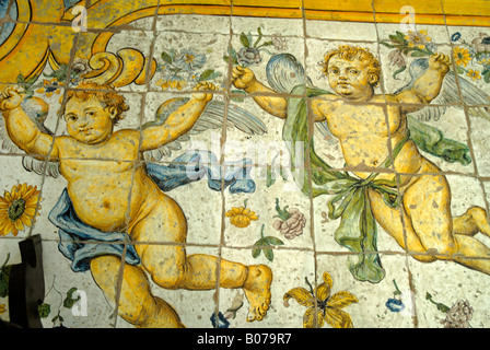 Keramische Fliesen, Darstellung der Vertreibung aus dem Garten Eden der Kirche von San Michele in Anacapri Stockfoto