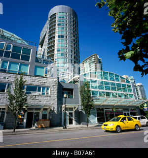 High Rise Eigentumswohnung Gebäude und Geschäfte im "Coal Harbour" Downtown in der Stadt Vancouver British Columbia Kanada Stockfoto
