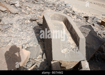 Gebrochen Sarkophag im Wadi Hammamat, Östliche Wüste, Ägypten, Nordafrika Stockfoto