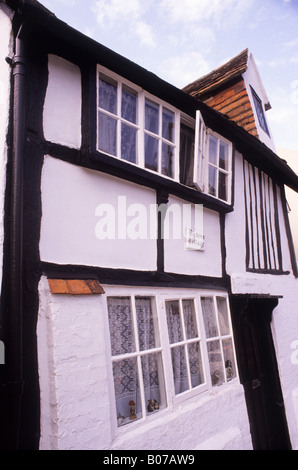 Hastings alte Stadt Dickens Ferienhaus Fachwerkhaus Gebäude traditionelle englische Architektur Charme Sussex High Street schwarz weiß Stockfoto