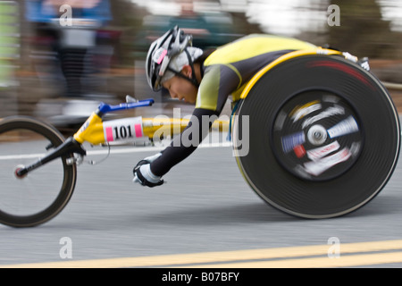 Wakako Tsuchida - Sieger der Push Felge Rollstuhl Division, Boston Marathon 2008 Stockfoto