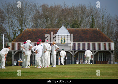 Cricket-Spiel auf Broadhalfpenny Down, Hambledon, Hampshire, England, Vereinigtes Königreich Stockfoto