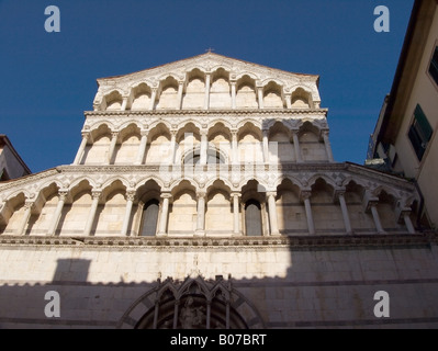 Fassade von San Michele in Borgo-Pisa-Toskana-Italien Stockfoto