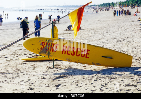 Surf Rescue Surfbrett Kuta Beach Bali Indonesien Stockfoto