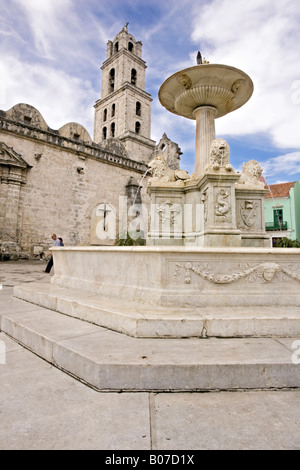 Fuente de Los Leones und Iglesia de San Francisco de Asis. La Habana Vieja. Alt-Havanna. Kuba. Stockfoto