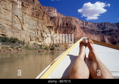 Nehmen Sie es einfach auf eine Dory, Grand Canyon Dories, Grand Canyon National Park, Arizona. Stockfoto