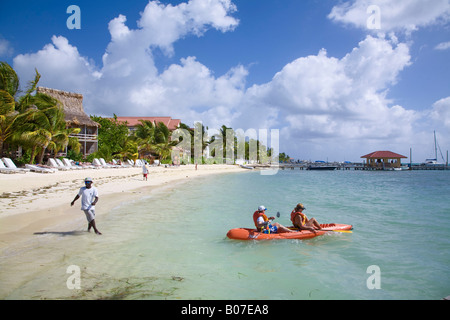 Ramons Village Resort, Touristen Seekajak, San Pedro, Ambergris Caye, Belize Stockfoto