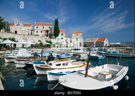 Kroatien, Mitteldalmatien, Insel Brac, Bol, Hafen Stockfoto