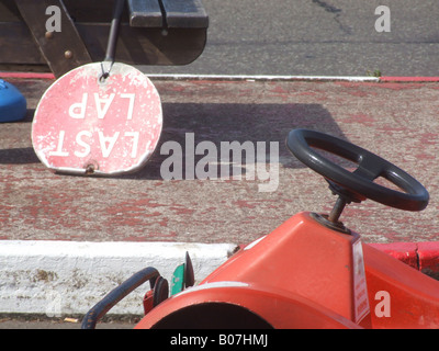 Go Kart-Rennbahn mit Autos Stockfoto