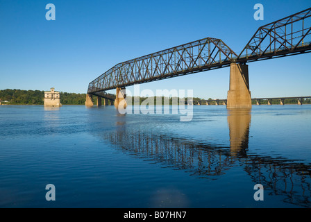 USA, Illinois-Missouri, nr. St. Louis, Mississippi Fluß, Route 66, Kette der Felsen-Brücke über den Mississipps River Stockfoto