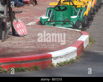 Go Kart-Rennbahn mit Autos Stockfoto