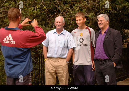 DANN IM BILD AUG 2007 ENGLAND RUGBY-UNION-TRAINER BRIAN ASHTON VOR DEN RUGBY WORLD CUP VON VENTILATOREN MIT EX-BAD FOTOGRAFIERT Stockfoto