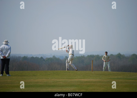 Cricket-Spiel auf Broadhalfpenny Down, Hambledon, Hampshire, England, Vereinigtes Königreich Stockfoto