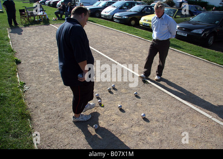 Boule in Aldeburgh und der späten Nachmittag Sonne gespielt wird Stockfoto