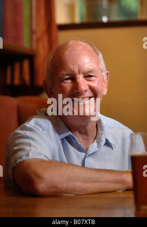 DANN IM BILD AUG 2007 ENGLAND RUGBY-UNION-TRAINER BRIAN ASHTON VOR DER RUGBY-WM Stockfoto