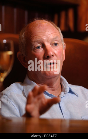 DANN IM BILD AUG 2007 ENGLAND RUGBY-UNION-TRAINER BRIAN ASHTON VOR DER RUGBY-WM Stockfoto