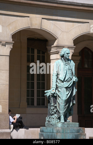 Statue von Apotheker und Förderer der Kartoffel Antoine Augustin Parmentier 1737 1813 an der Faculte de Pharmacie Paris Frankreich Stockfoto