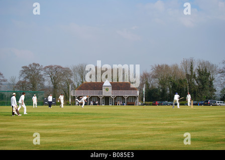 Cricket-Spiel auf Broadhalfpenny Down, Hambledon, Hampshire, England, Vereinigtes Königreich Stockfoto