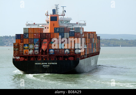 Hapag Lloyd Unternehmen Container Carrier Schiff Heidelberg Express im Gange auf dem Solent südlichen England UK Stockfoto