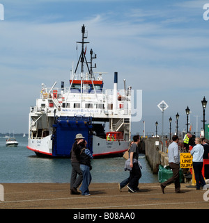 Wightlink Firma RoRo Fähre Cenwulf Annäherung an Yarmouth Isle Of Wight UK Stockfoto