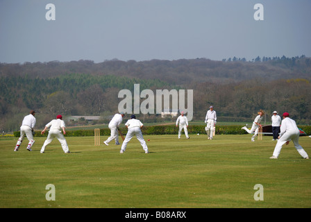 Cricket-Spiel auf Broadhalfpenny Down, Hambledon, Hampshire, England, Vereinigtes Königreich Stockfoto