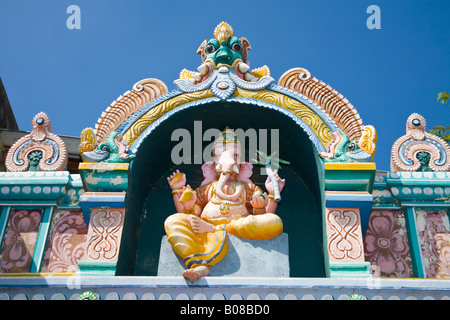 Bunte bemalte Statue des Gottes Ganesh, Vanni Vinayagar Tempel, Sattur, Virudhunagar District, Tamil Nadu, Indien Stockfoto