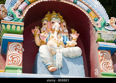 Bunte bemalte Statue des Gottes Ganesh, Vanni Vinayagar Tempel, Sattur, Virudhunagar District, Tamil Nadu, Indien Stockfoto