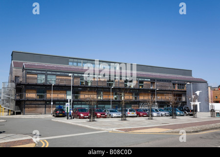 Caernarfon Gwynedd North Wales UK Galeri Theater und darstellende Künste zentrieren Gebäudehülle am Victoria-Kai Stockfoto