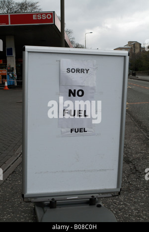 28. April 2008 - hat durch den Streik der Arbeiter Grangemouth dieser Garage Treibstoff ausgehen Stockfoto