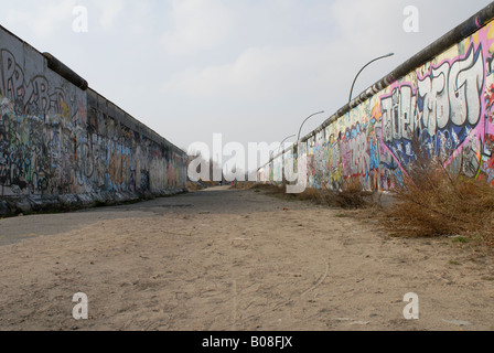 "Dead zone", der ehemaligen Berliner Mauer Graffiti als ein Open-Air-Galerie die East Side Gallery genannt abgedeckt Stockfoto