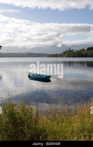 Boot auf Loch Lochy zu Ben Nevis hinter Inverness-Shire, Scotland Stockfoto