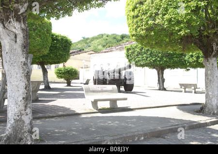 ein Feldgeschütz, Artillerie in den wichtigsten Platz von Cachoeira, eine berühmte Lage in der Nähe der Stadt Salvador, im Bundesstaat Bahia, Brasilien. Stockfoto